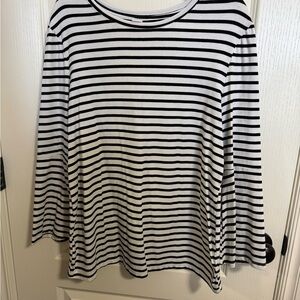 Old Navy Black & White Striped Long Sleeve Tee